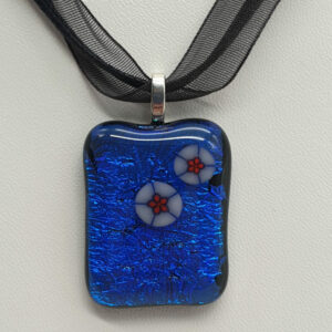 Pendentif dichroïque bleu cobalt, froissé, avec Murines